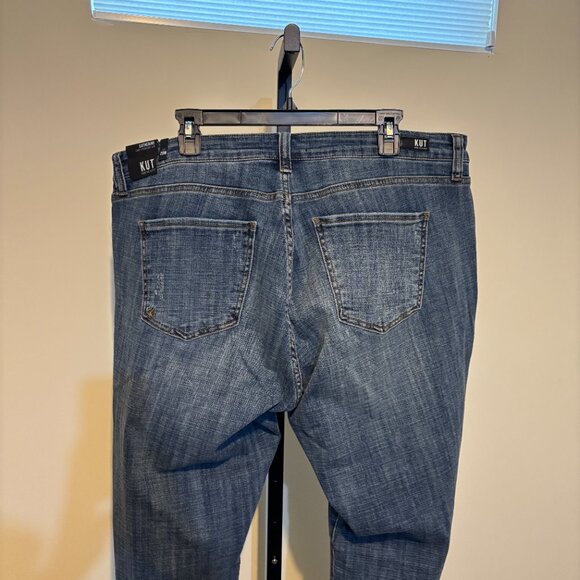 Kut from the Kloth Catherine Crop Straight Leg Jeans - Picture 8 of 10